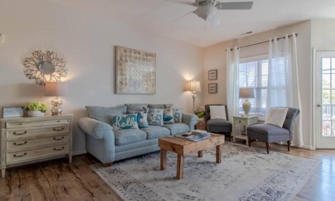 Lewes Condo | Beach condo- top floor, dog friendly, pool. 2 bed, 2 bath, pull out couch.
