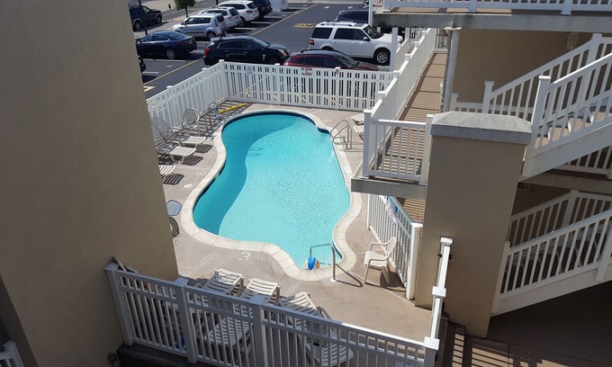 Seaside Heights Apartment | Beach Condo w/ In-Ground Pool, Seaside Heights, NJ (Sleeps 2)