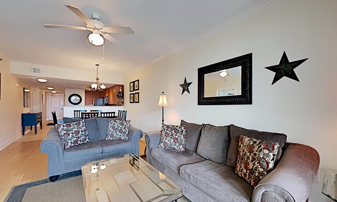 Fort Walton Beach Condo | Beach Condo with Resort Amenities – Complimentary Beach Service in Season!