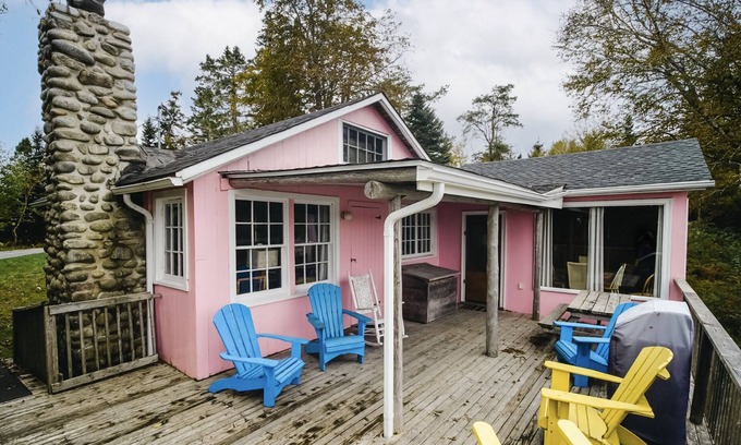 Hubbards Cabin | Beach Cottage - Chestnut - Hubbards Beach