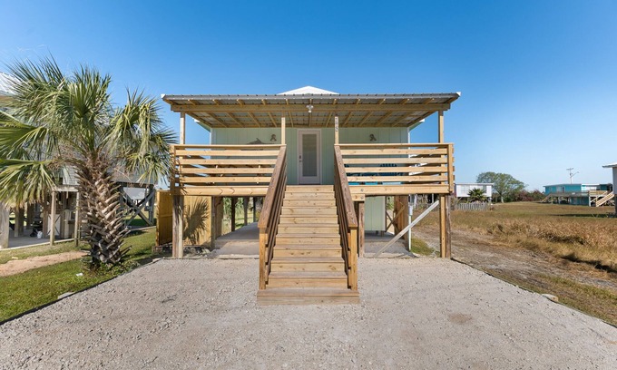 Gulf Shores Cottage | Beach Cottage - excellent Gulf Shores location with easy beach access