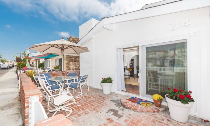 West Newport Condo | Beach Cottage of Your Dreams! | One Block to Beach | Fabulous Patio | Charming Details Throughout