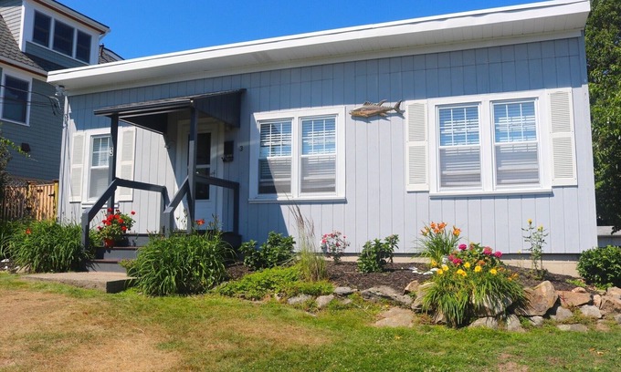 Gloucester House | Beach cottage walkable to Good Harbor and Long Beach