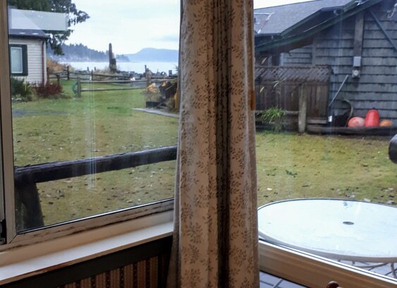 Regional District of Nanaimo Cabin | Beach Croft Cabin-- 235 Feet of Oceanfront Property