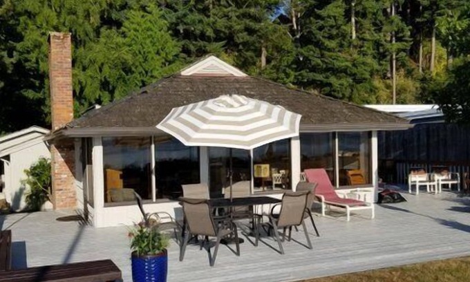 Freeland House | Beach Escape on Mutiny Bay - Private Beach