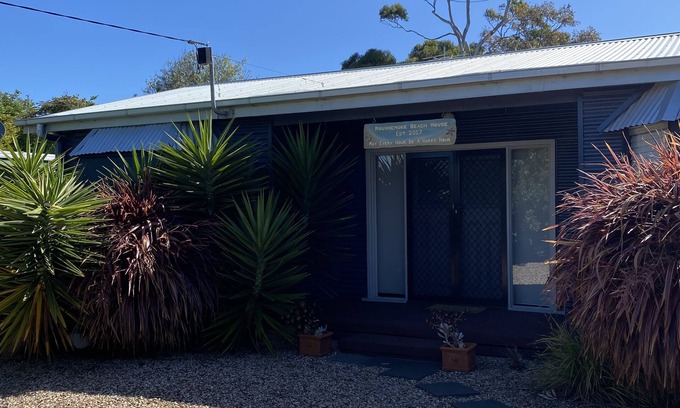 St Leonards House | Beach Escape - St. Leonard’s Holiday House. Family getaway only 800m from beach.
