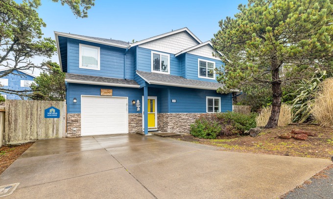 Lincoln City House | Beach escape with patio, private hot tub, & game room - steps to beach