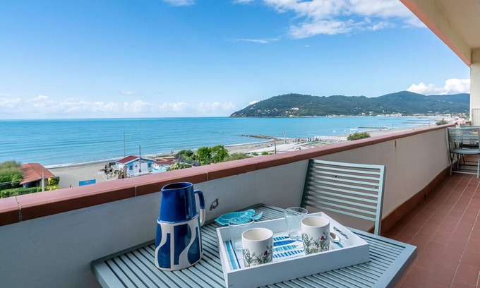 Marinella di Sarzana Apartment | Beach front apartment