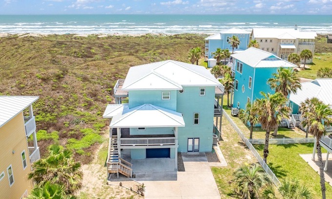 Port Aransas House | Beach Front Baby – Ocean Front! Golf Cart & Pet Friendly!