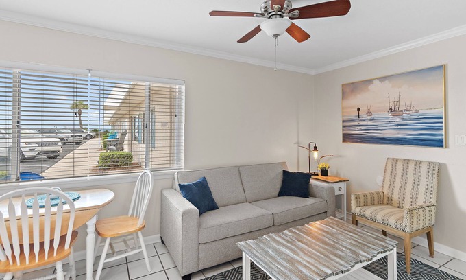 Crystal Beach House | 🐟BEACH FRONT- Beach Chairs -Capri by the Gulf 121