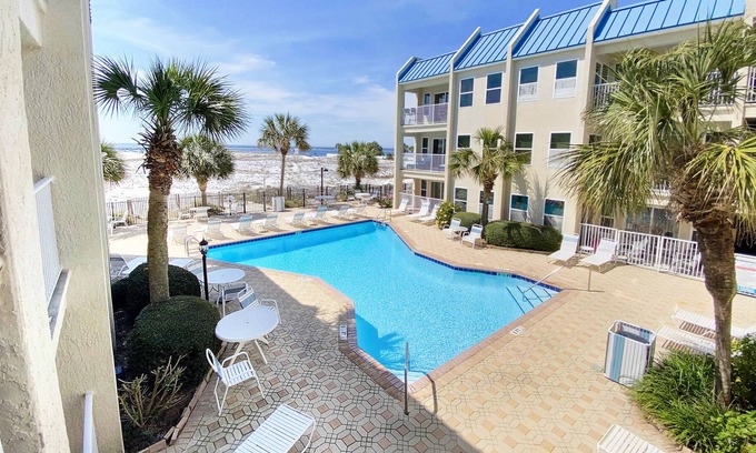 Holiday Isle Condo | ~BEACH FRONT Condo with Pool Views~ FREE PARASAILING