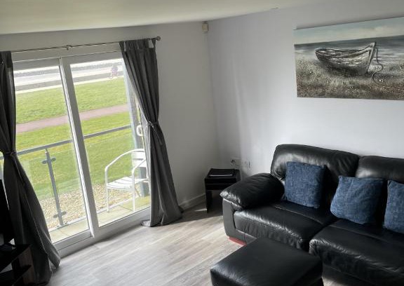 Llanelli Apartment | Beach Front Ground Floor Apartment