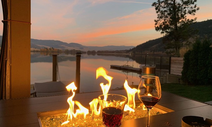 Central Okanagan Apartment | BEACH FRONT HOME PRIVATE HOT TUB