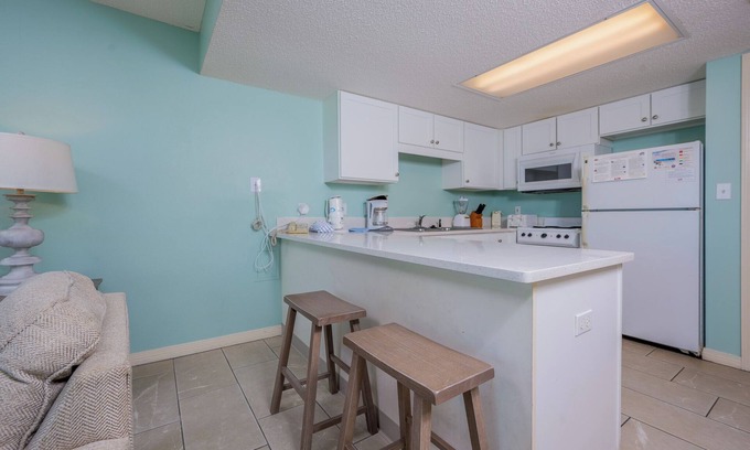 Gulf Shores Condo | BEACH FRONT HOTELS! Phoenix All Suites - Beside Pink Pony!