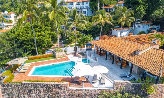 South Shore Hotel Area Villa | Beach front House, Stunning Views luxuryvillasmx