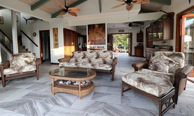 Honaunau-Napoopoo House | Beach Front Kealakekua Bay