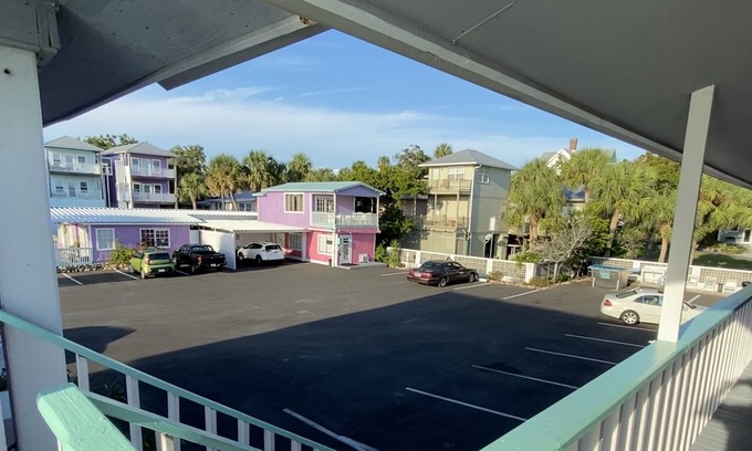 Cedar Key Hotel | Beach Front Motel