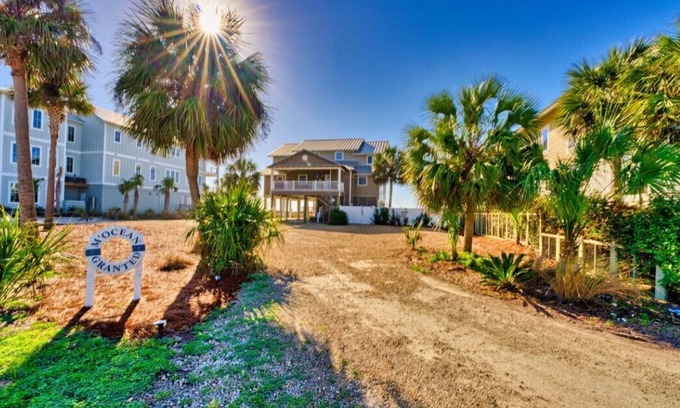 East End House | Beach Front, Pet Friendly, Private Swimming Pool, Beach Gear Credit!
