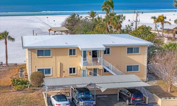 Siesta Key Condo | Beach Front. Siesta Key. Beautifully Updated Ground Floor Unit On The Beach.