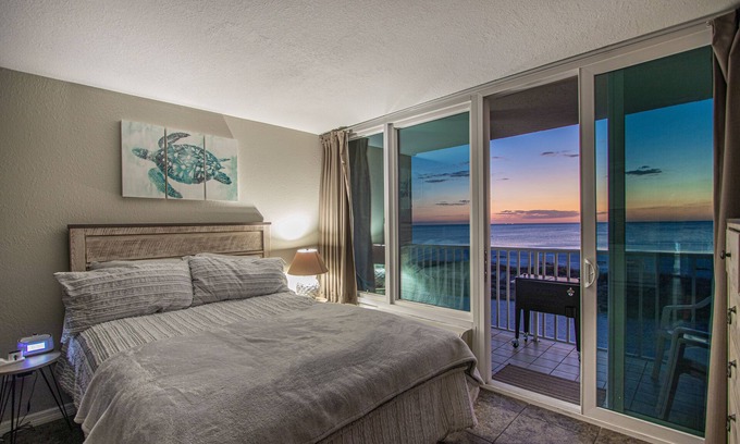 Treasure Island Condo | Beach Front Studio! Gorgeous Views- Room with Kitchenette