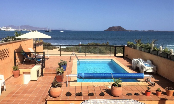 Corralejo Villa | Beach front villa, great views, private heated pool