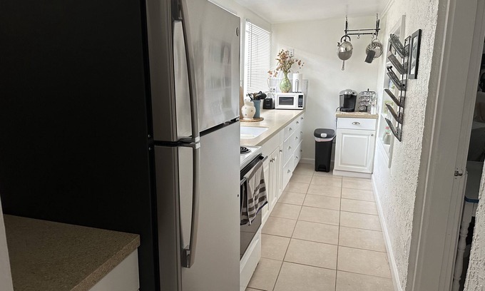 Redington Beach Cottage | Beach guesthouse with laundry- 2 blocks to the beach,