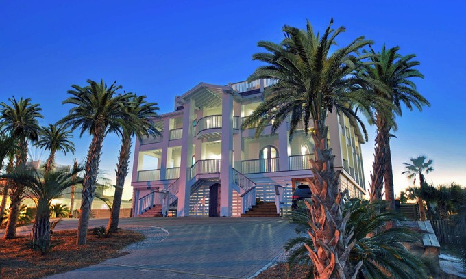 Holiday Isle House | Beach & Harbor View Rooftop Deck | Admirals Palace