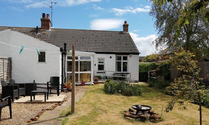 Heacham House | Beach Haven is a peaceful bungalow in the coastal village of Heacham