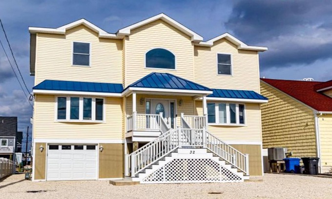 Beach Haven West House | Beach Haven West. Pet Friendly. Waterfront. Lagoon front. Beach Badges. WIFI.