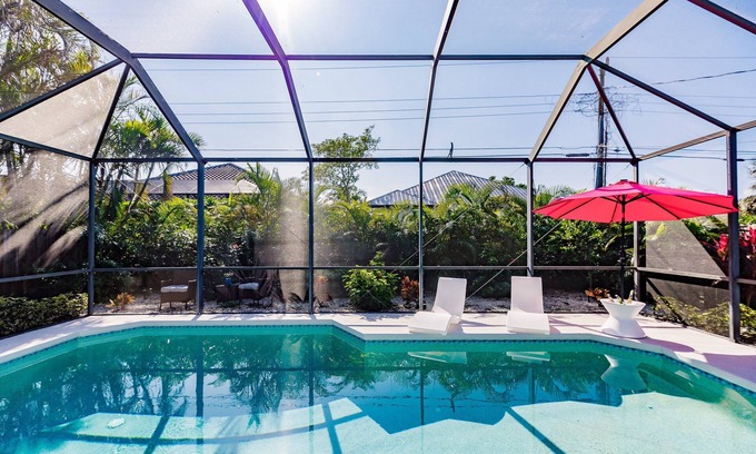 Naples Park House | Beach, heated Pool, Pets, Game room, 2 Kings, Bunkroom, Ensuite, Bikes