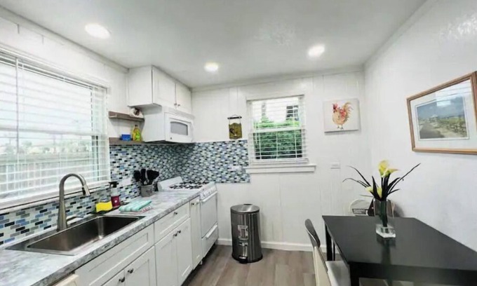 Jacksonville Beach Apartment | Beach Home step out 1 min to beach/pets friendlyA