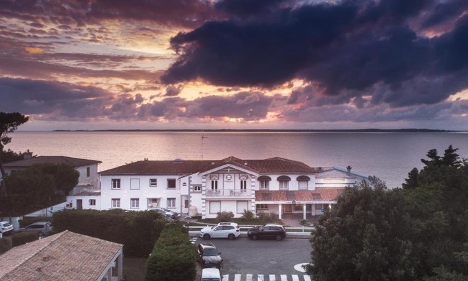 Ronce-les-Bains Hotel | Beach Hotel - Le Grand Chalet