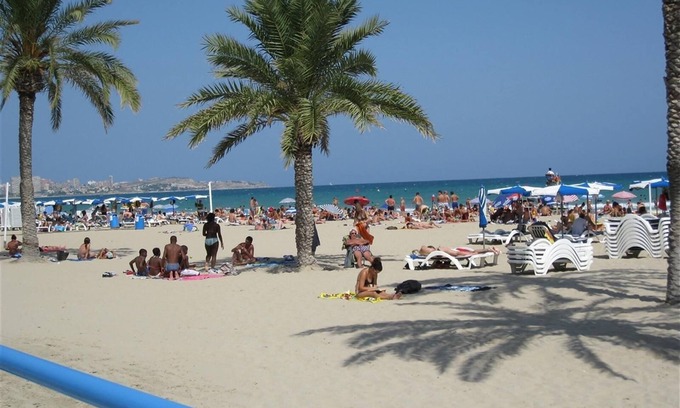 El Moncayo House | Beach House 'Guardamar Playa' with Sea View, Terrace, Balcony & Wi-Fi