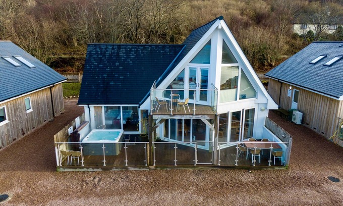 Kentallen Cottage | Beach House 3 with Hot Tub - sleeps 9 guests in 4 bedrooms