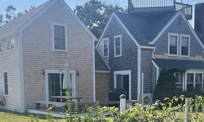 Dennis House | Beach House at Corporation Beach. 2 minute walk to the beach. Newly renovated