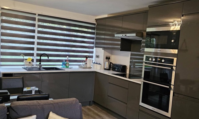 Stackpole Ski Chalet | Beach house in pembrokeshire with sea views