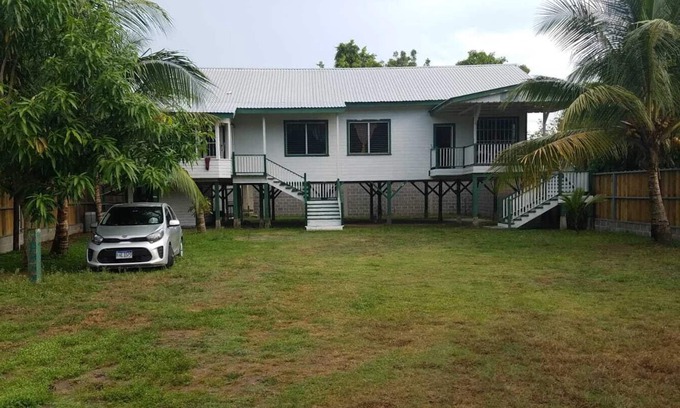 Barrio El Paraiso Villa | Beach House In the works-5 min walk from the beach!