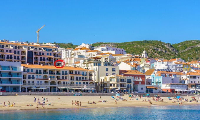 Sesimbra Apartment | Beach House on the golden beach!