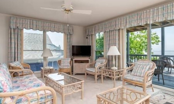 Barstow House | Beach House on the Bay