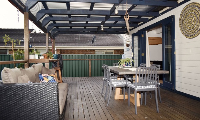 North Wollongong House | Beach House style home close to transport