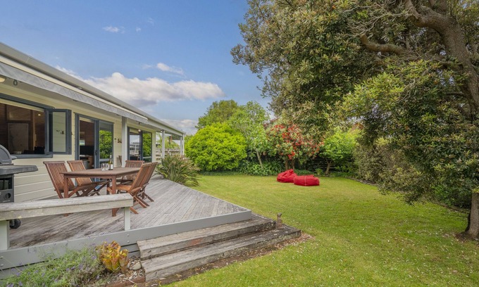 Pauanui House | Beach house vibes plus sleep out for 2nd family or teenagers. Pet friendly.