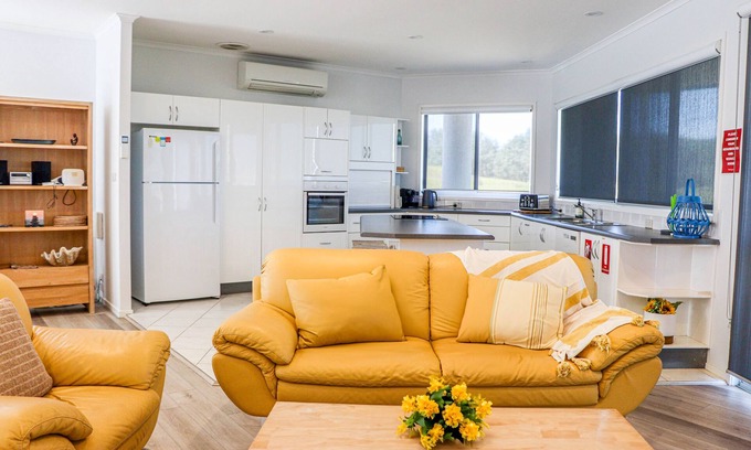 Anna Bay House | Beach House with beautiful Ocean Views and Amazing Sunsets!
