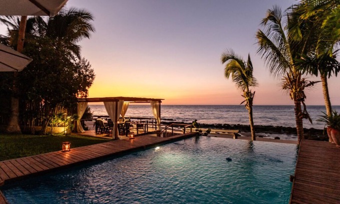 Mancora Villa | Beach house with spectacular oceanfront views and swimming pool in Mancora