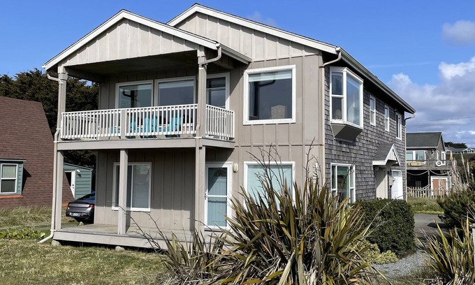 Bandon House | Beach Level House down on the Bandon jetty!