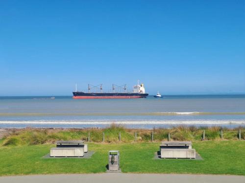 Gisborne House | Beach life - Easy going