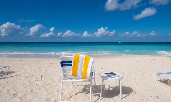 Seven Mile Beach Apartment | Beach Living at Seagull Condos BLMI