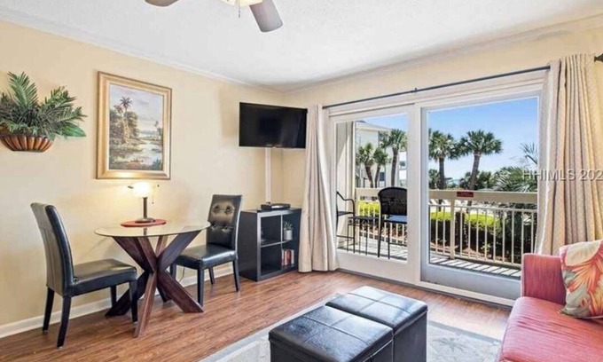 North Forest Beach Apartment | Beach location in the center of it all!