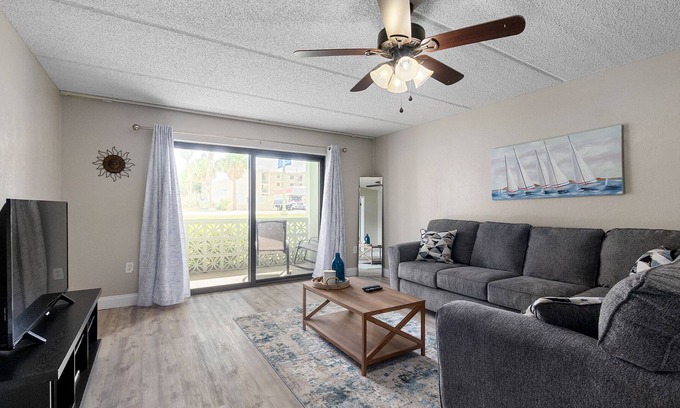 Ocean View Halifax Estates Condo | Beach Lover's Dream: Condo 1 Min from Wilbur Beach!