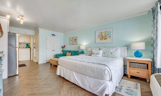 Myrtle Beach Condo | Beach Lover's Retreat - Romantic Oceanfront couples suite-Highly Rated