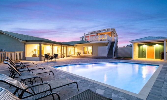 Gulf Pines House | BEACH MUSIC - PRIVATE POOL- PRIVATE GATED BEACH- 5 BEDROOMS SLEEPING 12 !!